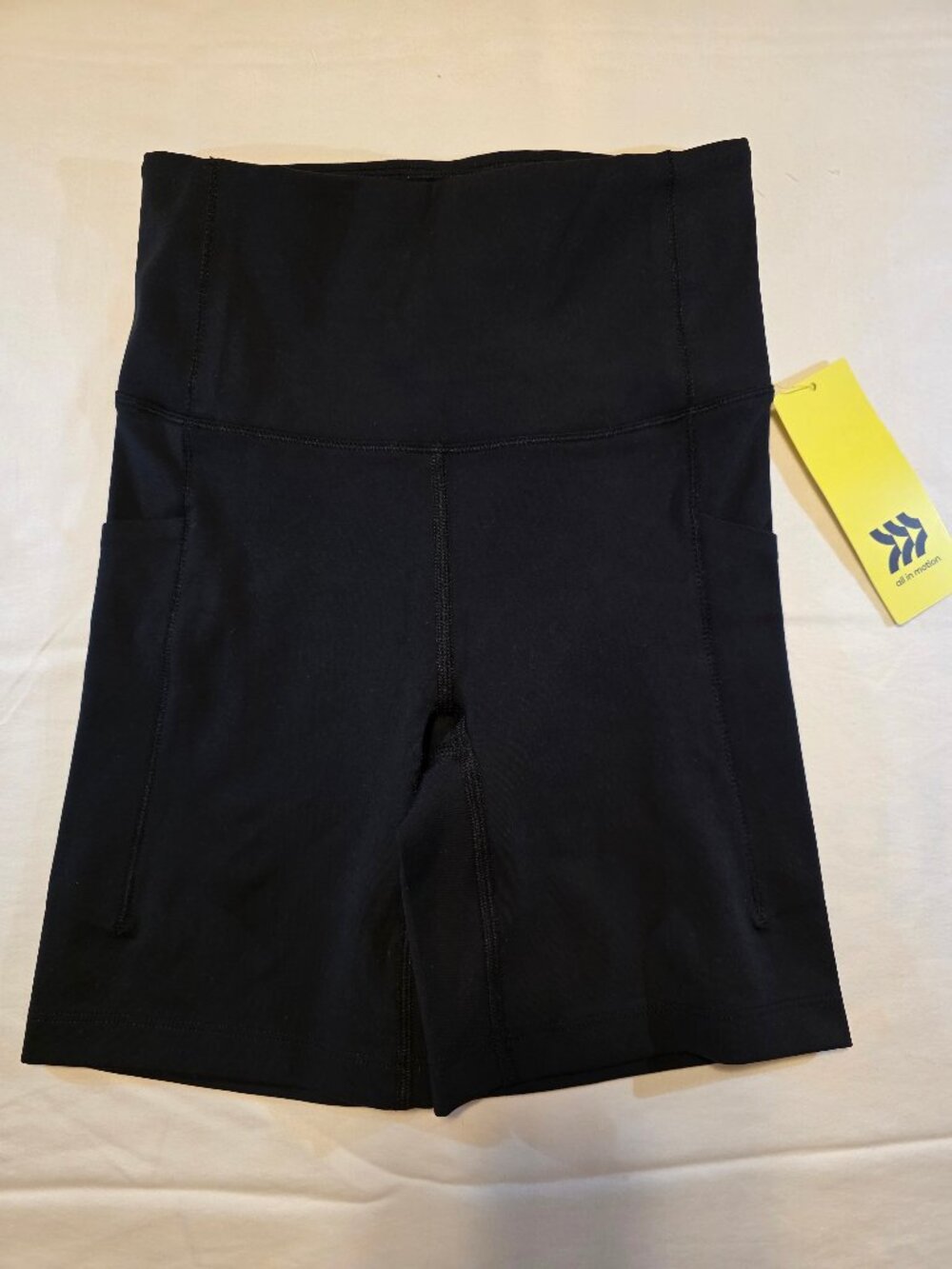 Women's 6" Dynamic Flex High Rise Pocketed Bike Shorts - All in Motion Black XS